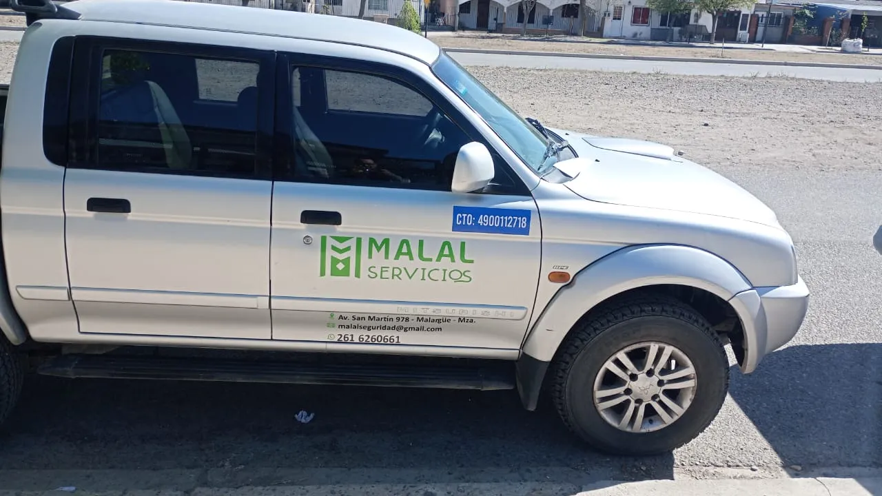 Camioneta Toyota Hilux equipada con sistema de seguridad y comunicación MalalSAS